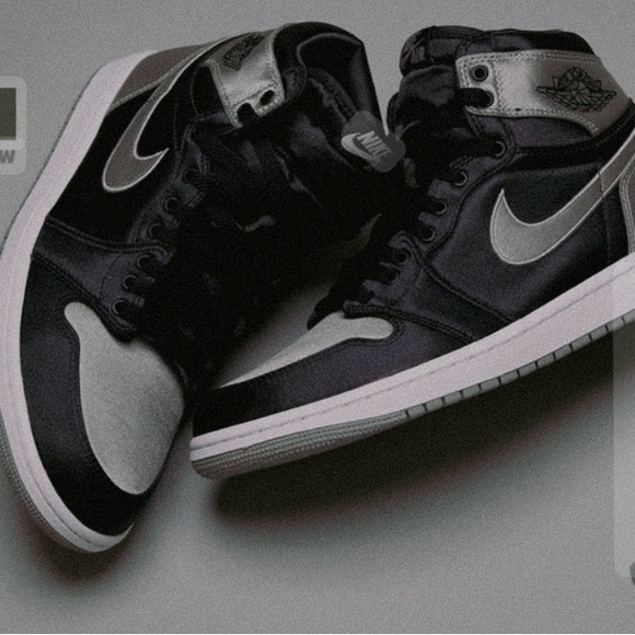 Jordan Shoes - Air Jordan Retro 1 black and Gray High-Top Sneakers